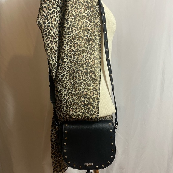 🎉🎈HOST PICK🎉🎈VICTORIA’s SECRET CROSSBODY STUDDED SADDLE BAG - Picture 5 of 16